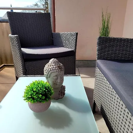 Modernes Rhein Mit Balkon *