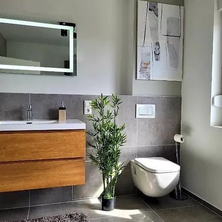 Modernes Mit Balkon I 45qm I Zentrum *